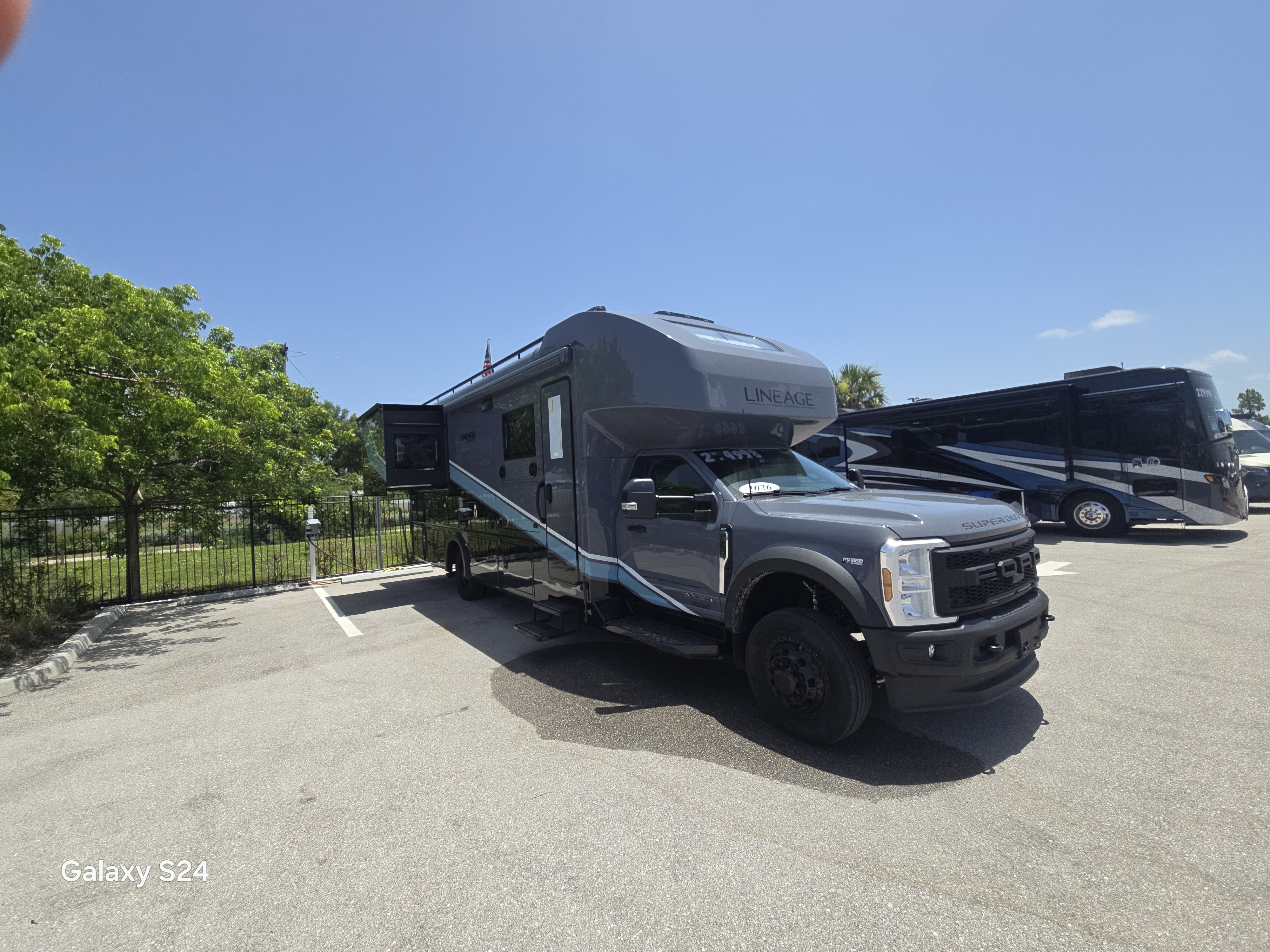 Super Duty truck and fifth-wheel RV during mobile service in Florida